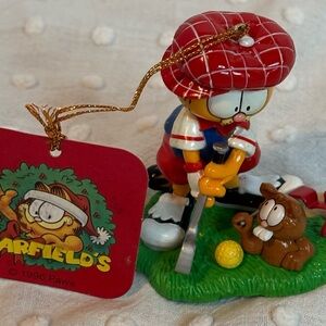 New with tags Ornament Garfield Golfing Ornament in Red Hat by Paws